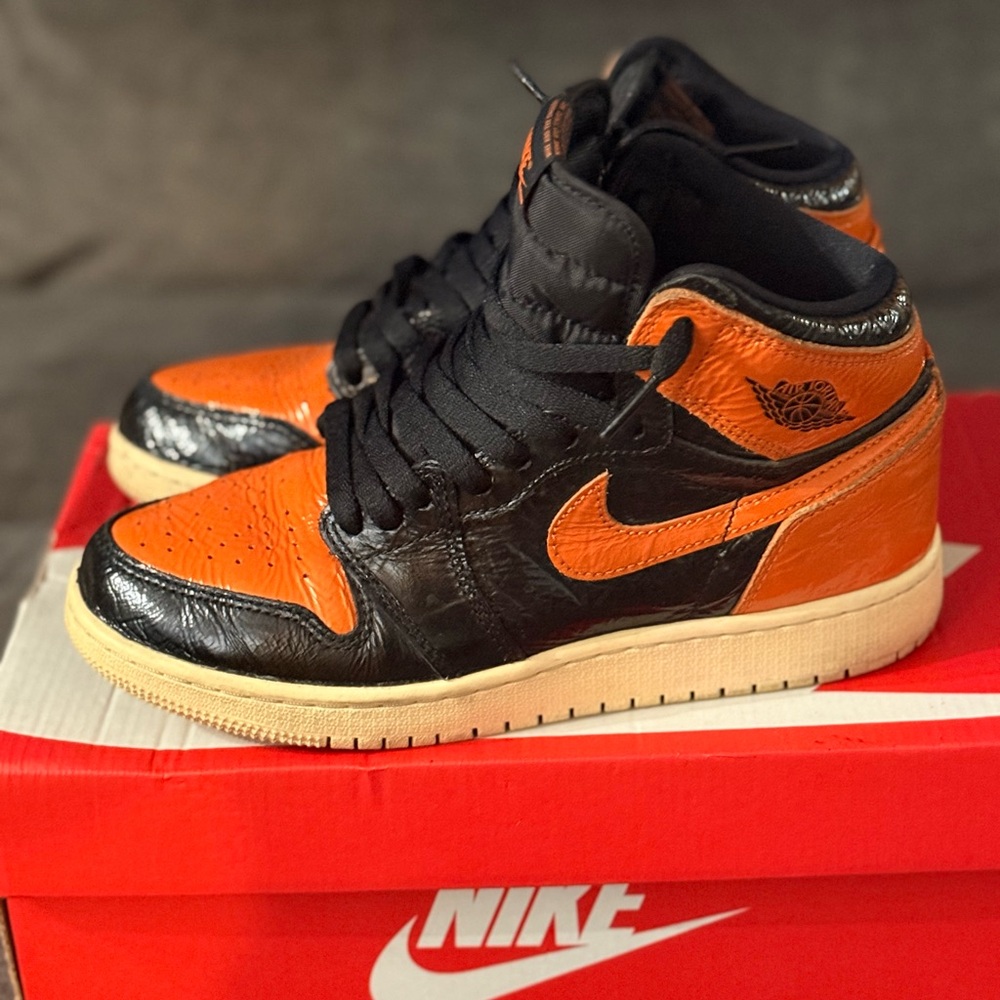 NIKE AIR Jordan 1 Retro - “Shattered Backboard”